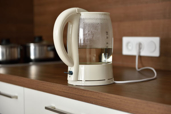 Plugged water kettle